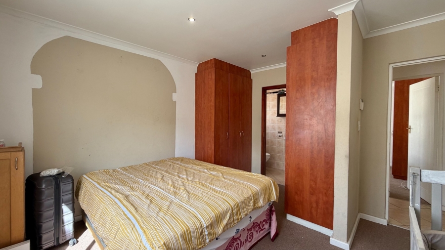 3 Bedroom Property for Sale in Gordons Bay Central Western Cape